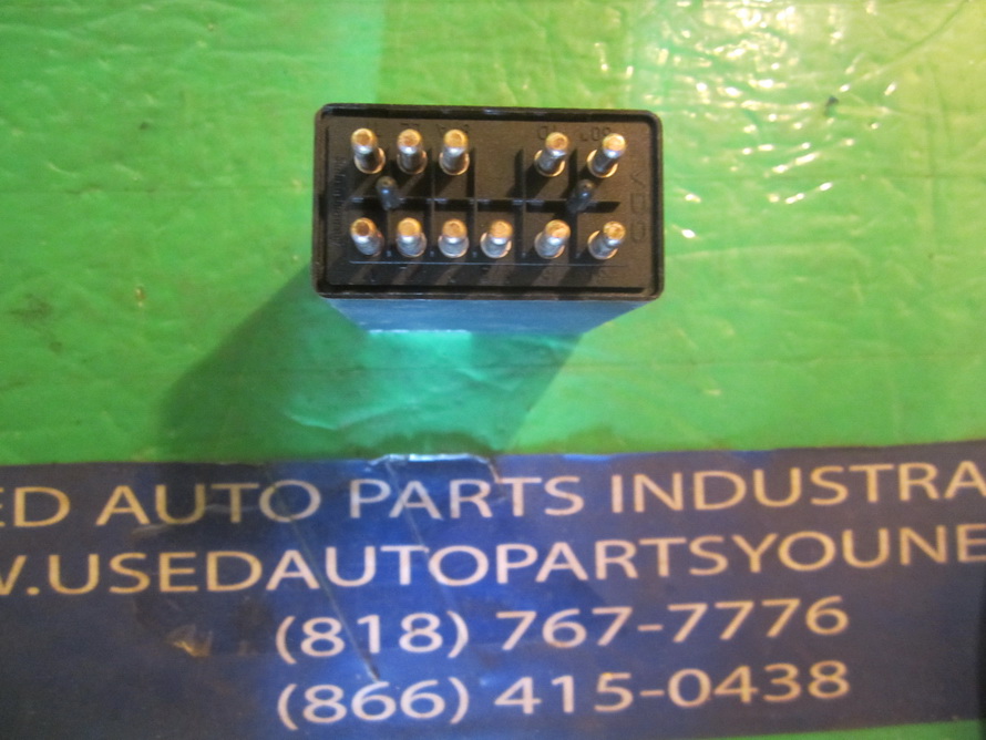 Mercedes Benz Relay 560SL 560SEC 560SEL IDLE SPEED CONTROL UNIT